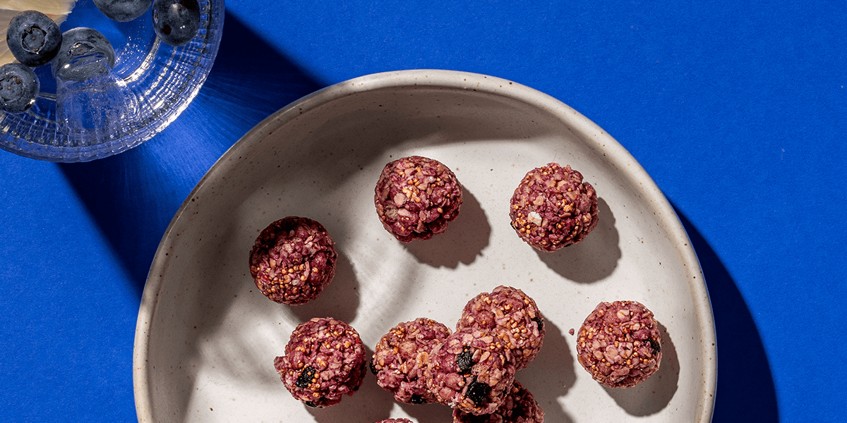 Blueberry Crunchy Bites auf dem Teller