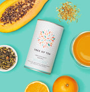 Tree of Tea Tropical White Weißer Tee mit Papaya und Orange daneben