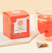 Tree of Tea Ice Tea Watermelon Strawberry mit einem Glas Tee daneben