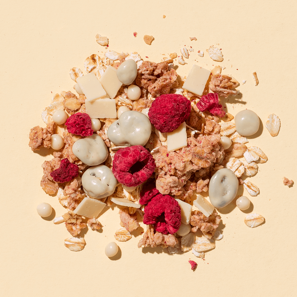 mymuesli Bio Berry White Choc Müsli mit Hafercrunchy, weißen Cranberry Chocs, weiße Dinkelbällchen, weiße Schokoplättchen und gefriergetrockneten Himbeeren