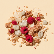 mymuesli Bio Berry White Choc Müsli mit Hafercrunchy, weißen Cranberry Chocs, weiße Dinkelbällchen, weiße Schokoplättchen und gefriergetrockneten Himbeeren