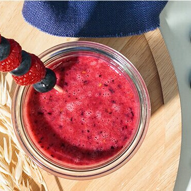 Zmorgedrink mit beeren und vanille