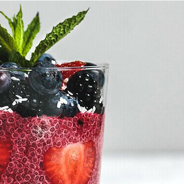Chia Kokos Pudding mit Beeren