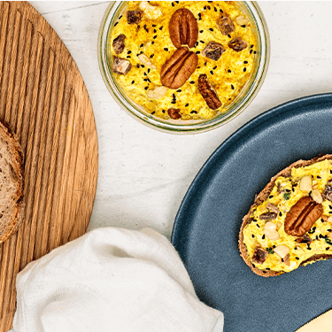 Veganer Curry Cashew Dattel Dip