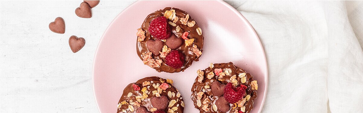 Schoko Muffins auf einem Teller