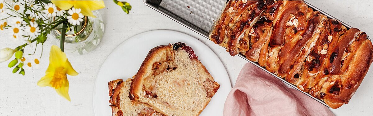 Strawberry Vanilla Almond Zupfbrot