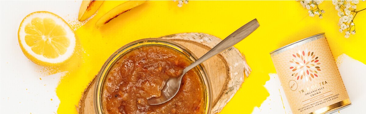 Vanille Pfirsichmarmelade im Glas mit Löffel