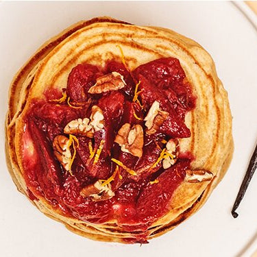 Pancakes mit Pflaumenkompott