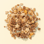 Müsli Zutaten auf einem Haufen, Haferflocken, Bratapfelkekse und Apfelstücke