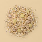 Porridge Zutaten auf einem Haufen, Haferflocken, Weiße Schokostücke und Bratapfelsterne