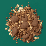 Müsli Zutaten auf einem Haufen, Schoko Crunchy, Haferflocken und Schokomandeln