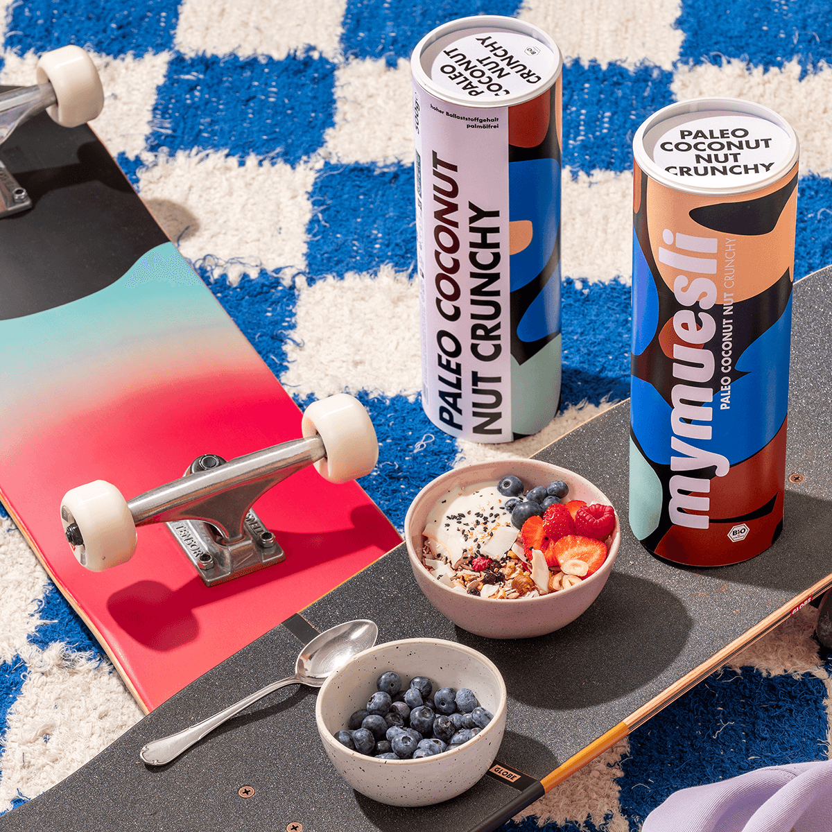 mymuesli Bio Paleo Coconut Nut Crunchy Müslidosen mit Müslischale und Joghurt