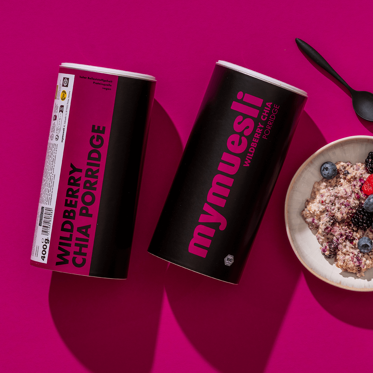 mymuesli Bio Porridge Wildberry Chia Dosen und Porridgeschüssel