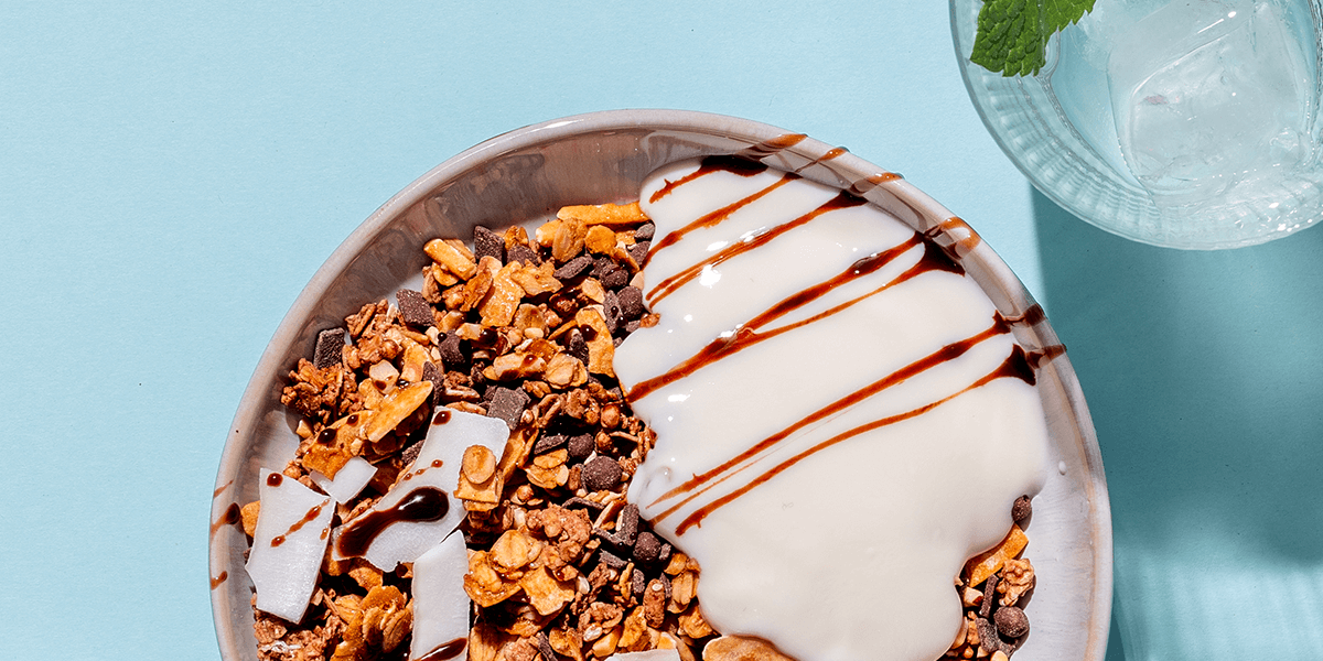 mymuesli Bio Bio Chocolate Hazelnut Almond Granola in Müslischale