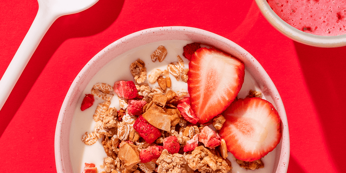 mymuesli Bio Pink Strawberry Crunchy: das fruchtige Frühstück für Erdbeerliebhaberinnen