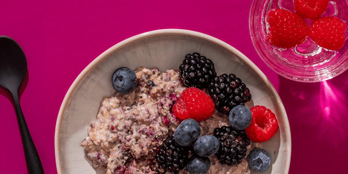 myuesli Bio Porridge Wildberry Chia Porridgeschüssel mit Beeren