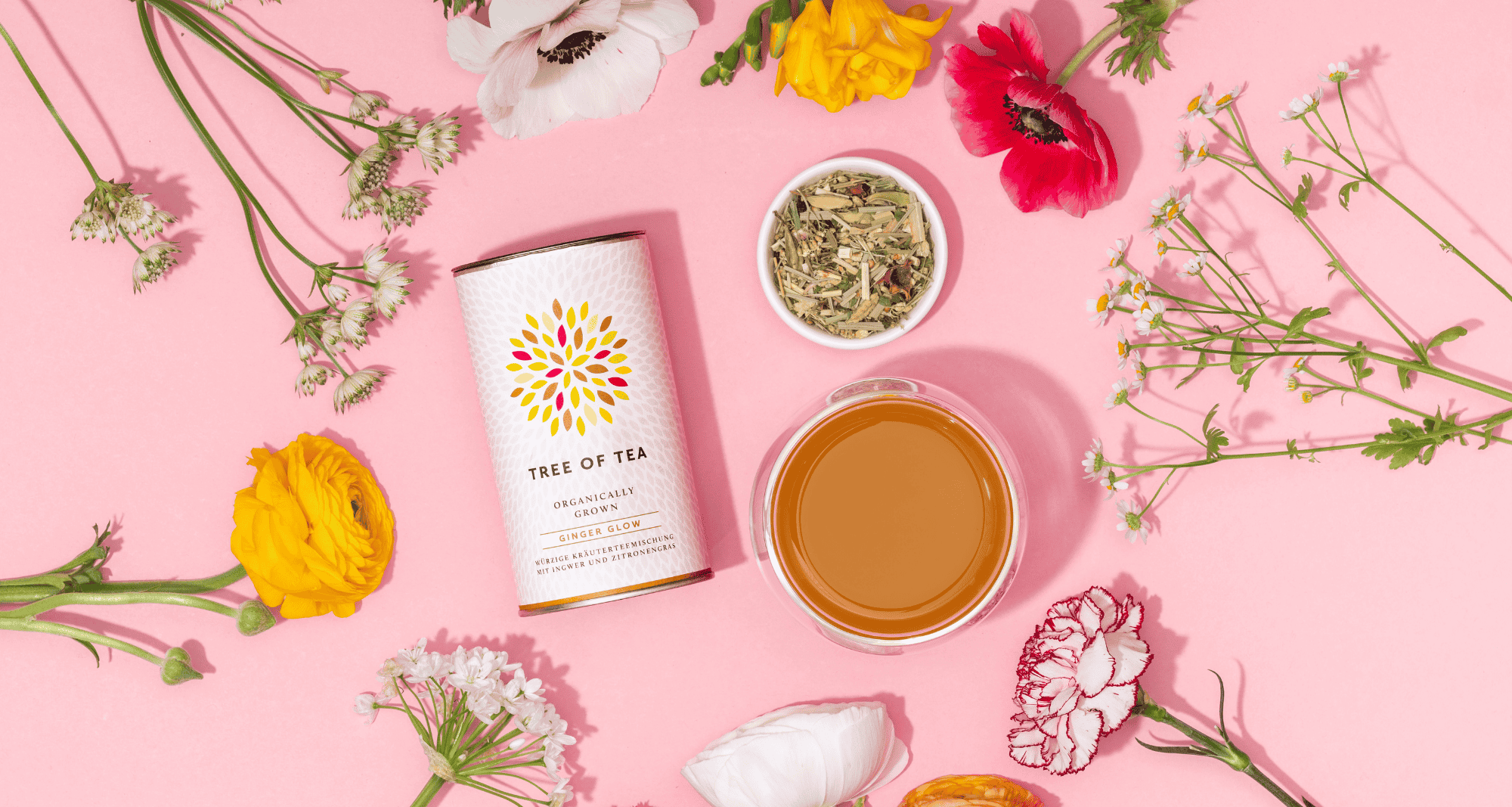 Tree of Tea Ice Teas in drei fruchtig erfrischenden Sorten. Dazu die 2go Bottle in rosa als ideales Zubehör.