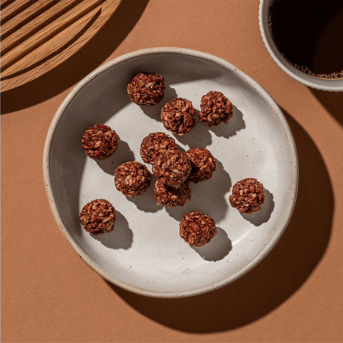 mymuesli Bio Super Choc Crunchy Bites Kugeln in der Schüssel