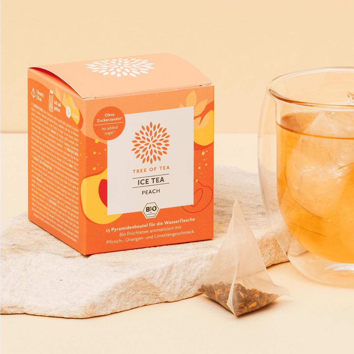 Tree of Tea Ice Tea Peach und Tee daneben