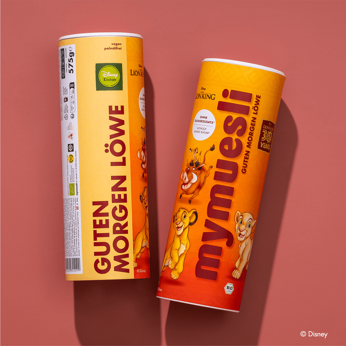 Zwei Disney Guten Morgen Löwe Müsli Dosen nebeneinander mit Simba, Nala, Timon und Pumbaa im Design