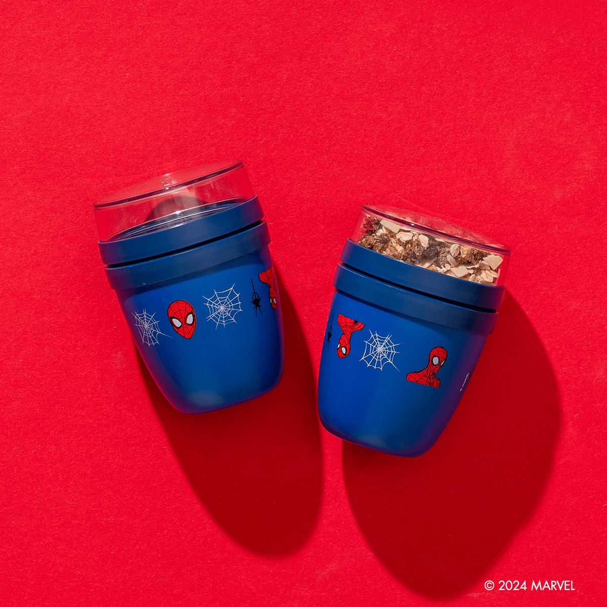 Zwei Spider-Man Mini 2Go Becher liegend