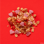Disney Vaiana Müsli Zutaten mit Erdbeerstücken und rosa Herzen