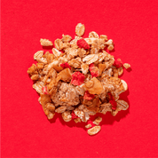 mymuesli Bio Pink Strawberry besteht aus Erdbeeren, Dinkelflocken, Almond Granola und Hafercrunchy
