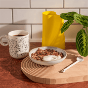 mymuesli Bio Chocolate Müsli in Müslischale mit Joghurt