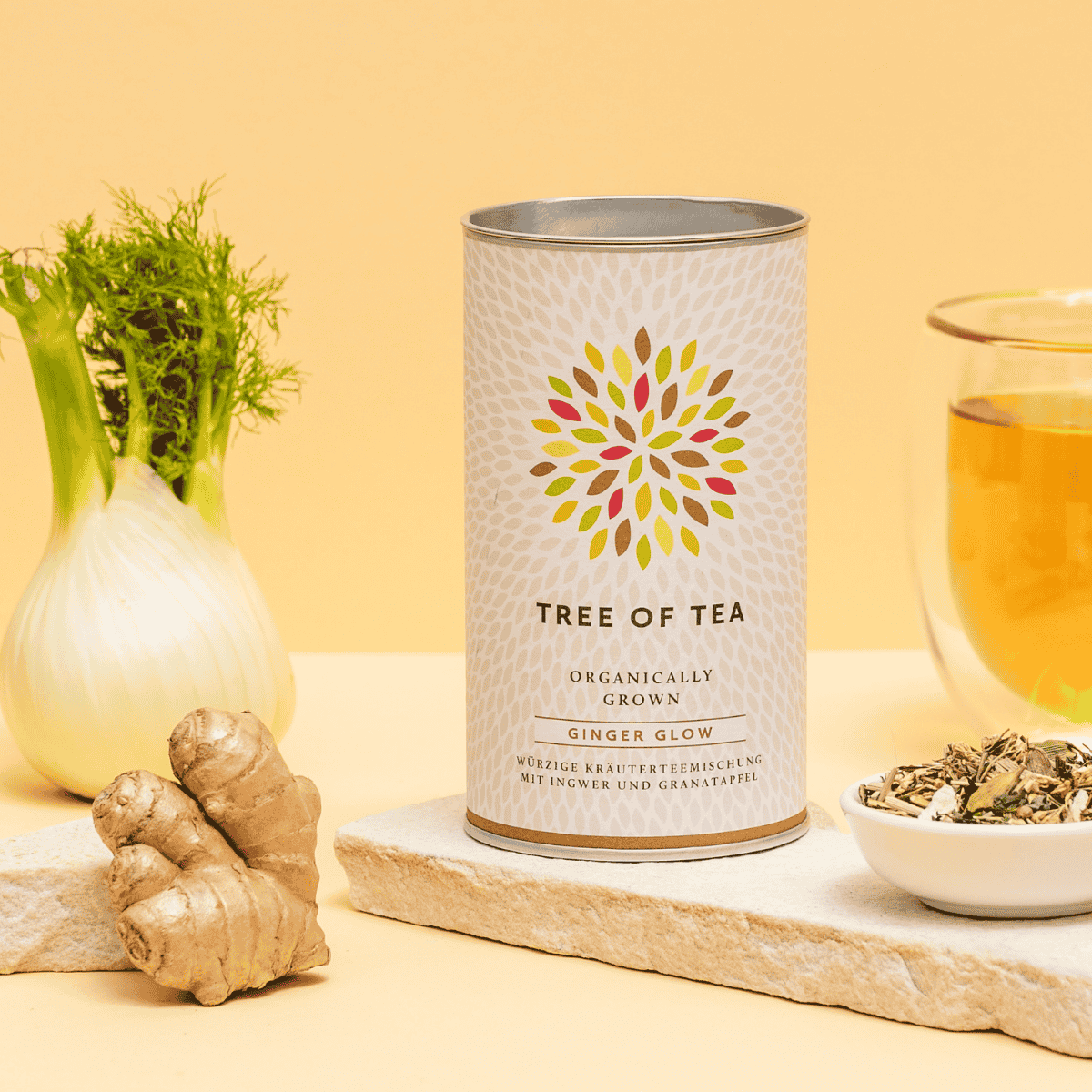 Bio Tree of Tea Ginger Glow Kräutertee mit Ingwer daneben