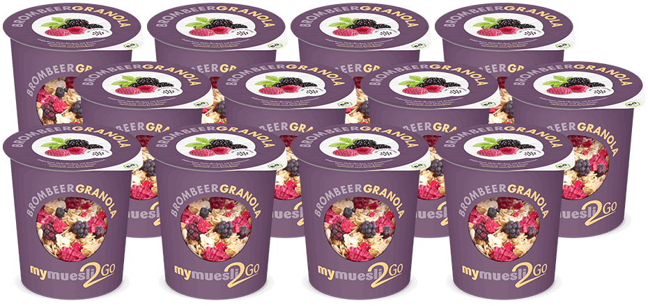 Granola mit Chia-Samen und Brombeeren im praktischen Portionsbecher.