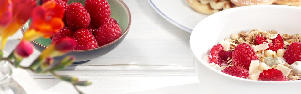 Bio-Müesli mit weisser Schokolade und Himbeeren